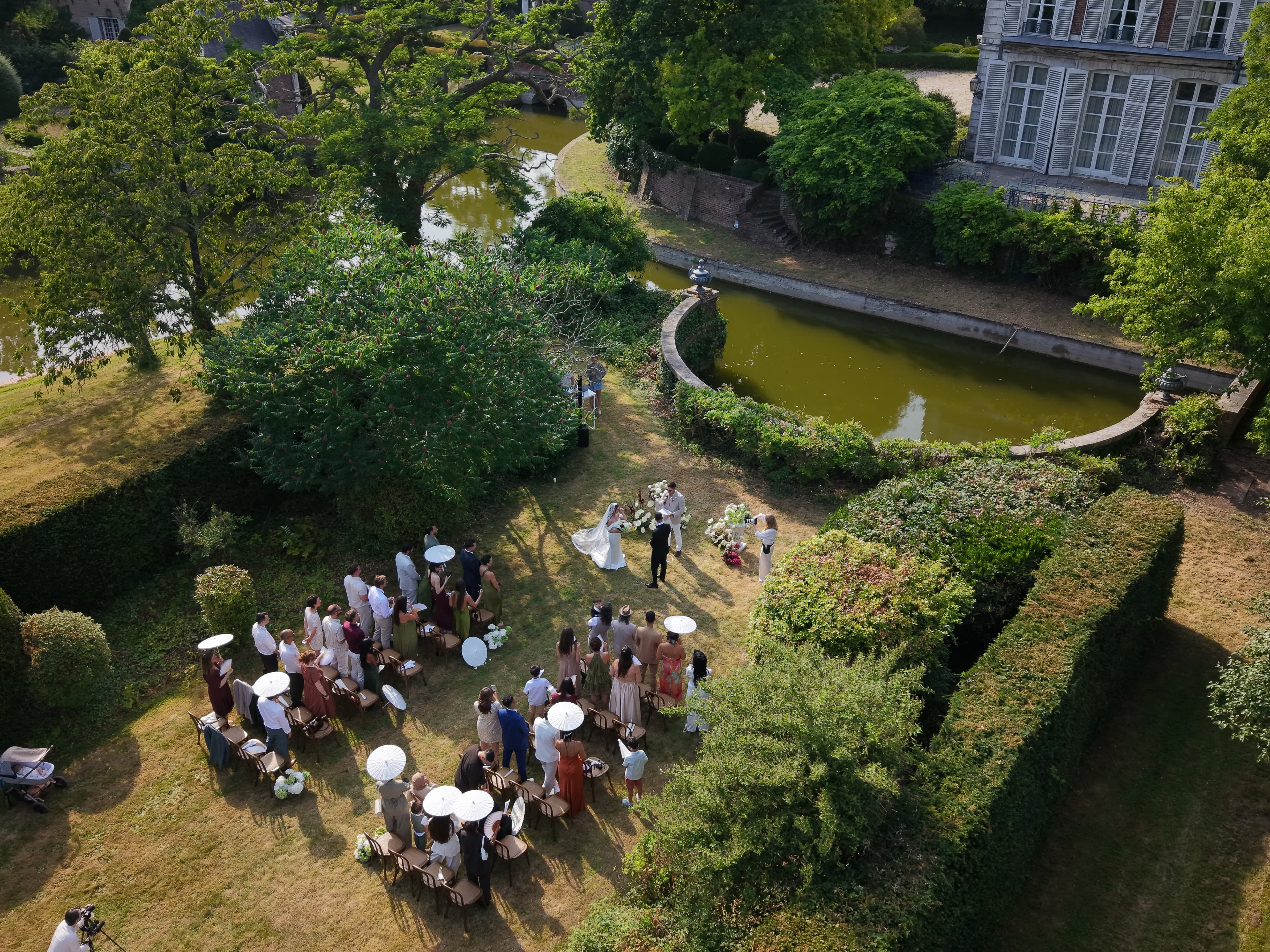 Vue aérienne d'une cérémonie en extérieur — drone événement